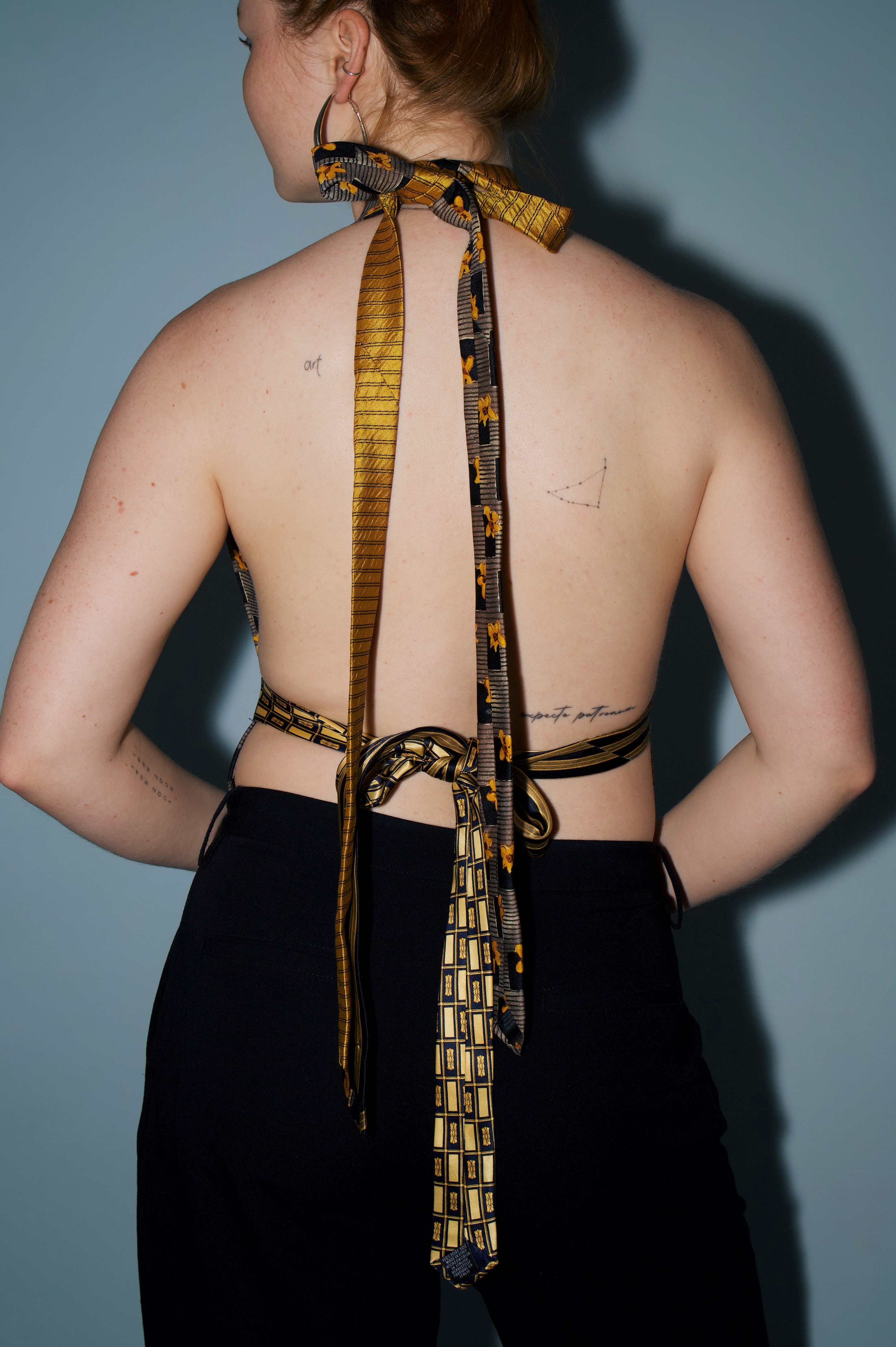 Tie Top GOLD mit V-Ausschnitt 