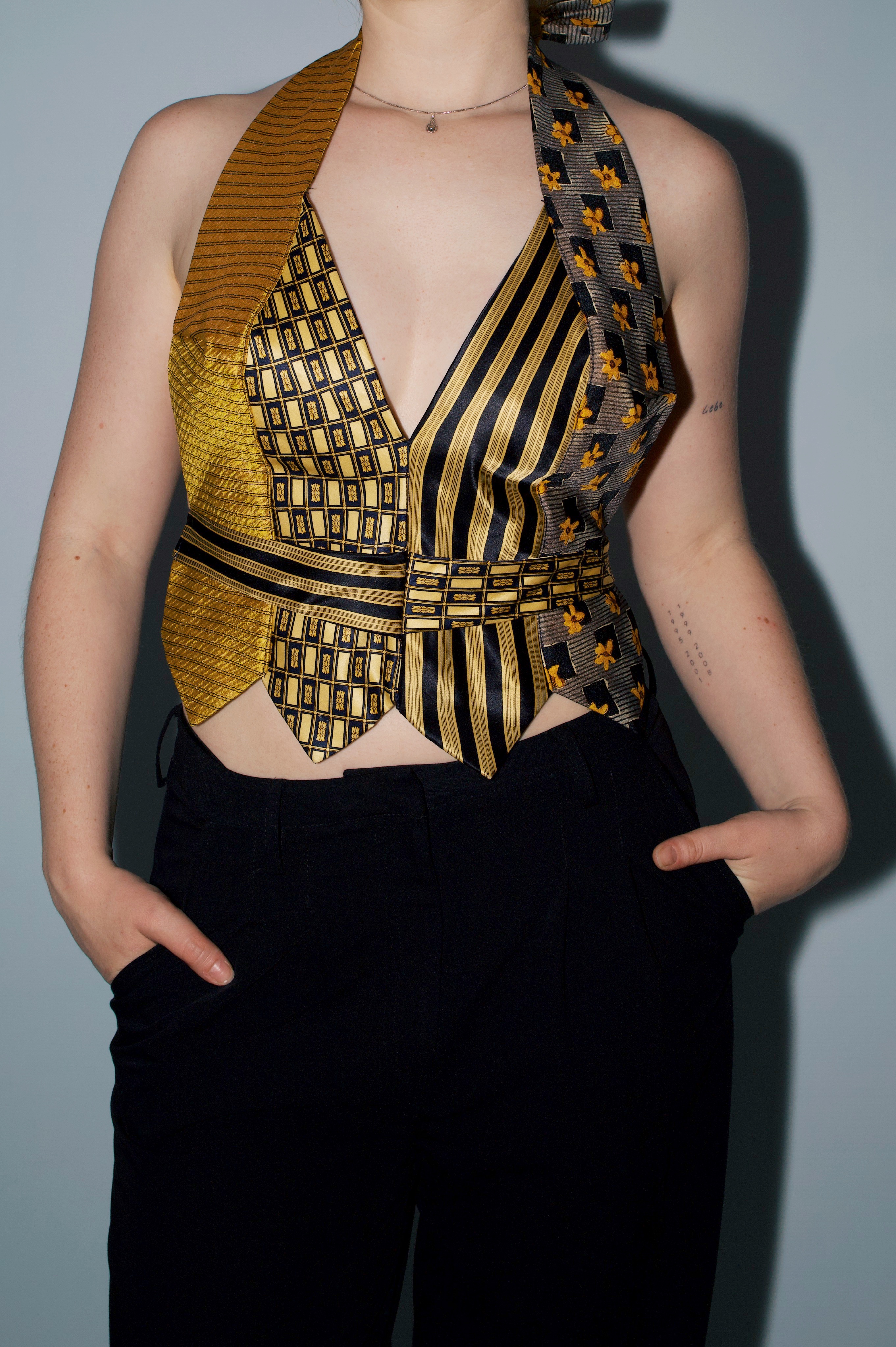 Tie Top GOLD mit V-Ausschnitt 